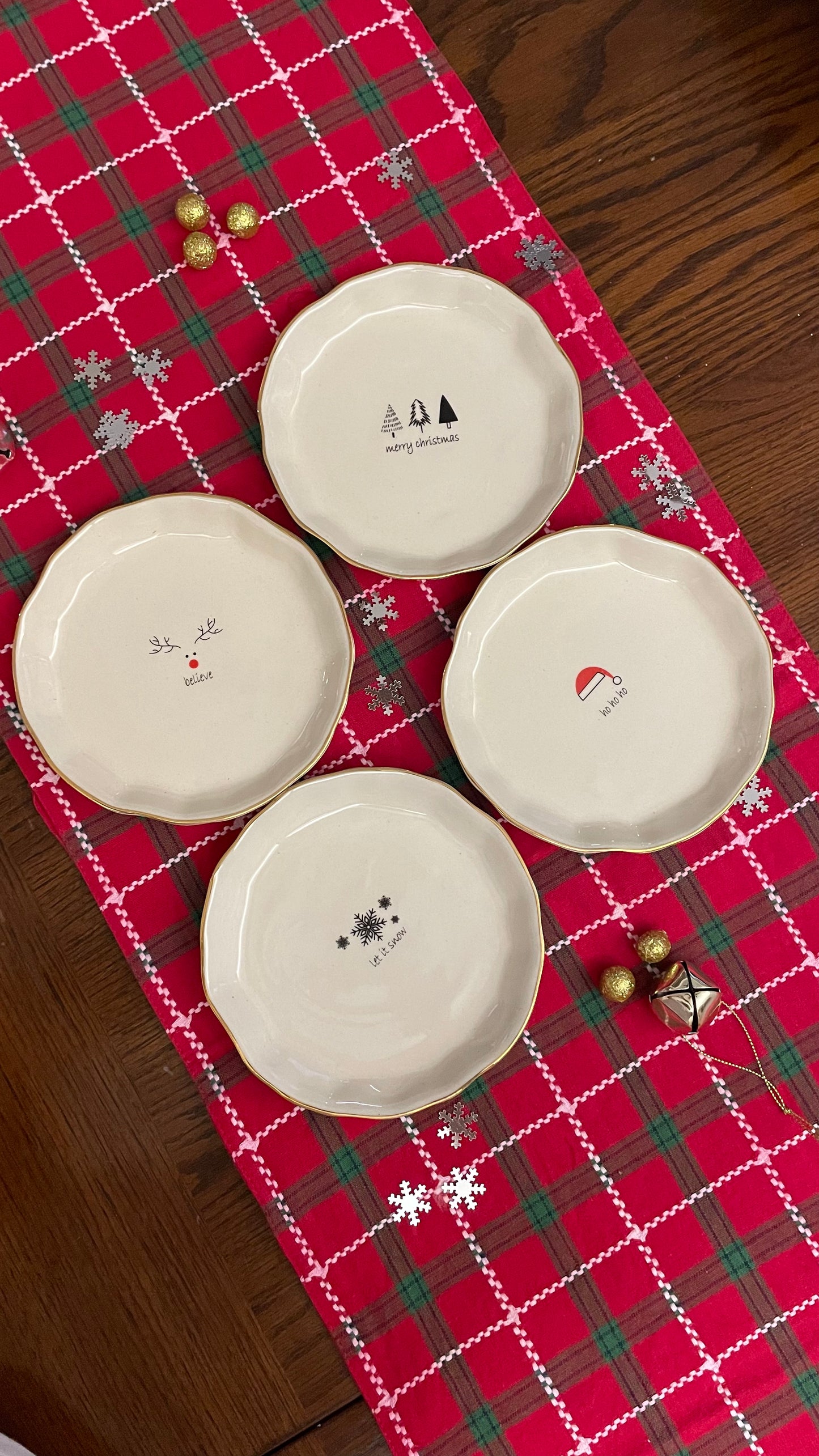 Christmas Plates - Set of 4